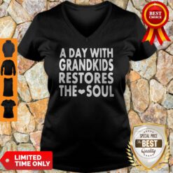Top A Day With Grandkids Restores The Soul V-neck