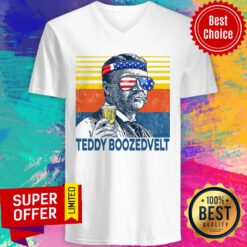 Nice Retro Independence Day Beer Teddy Boozedvelt V-neck