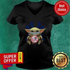 Awesome Baby Yoda Face Mask Hug New York Yankees V-neck