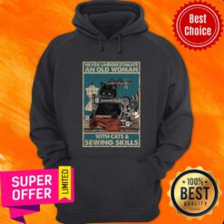 Top Never Underestimate An Old Woman With Cats And Sewing Skills Hoodie