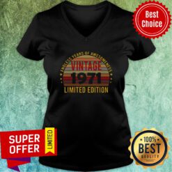 Funny 50 Year Old 50th Birthday Decorations 1971 Vintage V-neck