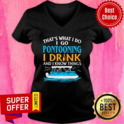 Premium Lovely That’s What I Do I Go Pontooning I Drink And I Know Things Boat V-neck