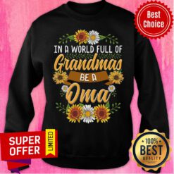 Top In A World Full Of Grandma Be An Oma Sweatshirt