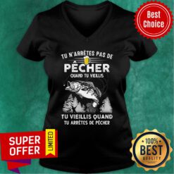 Tu N'arrêtes Pas De Pêcher Quand Tu Vieillis Tu Arrêtes De Pêcher V-neck