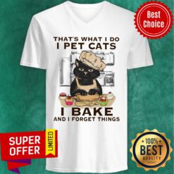 Balck Cat That's What I Do I Pet Cat I Bake V-neck