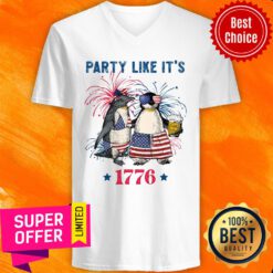 Penguin Couple Party Like It'S 1776 American Flag V-neck