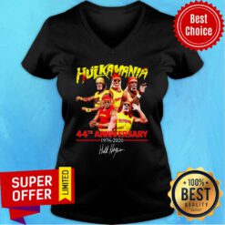 Hulkamania 44th Anniversary 1976 2020 Signature V-neck