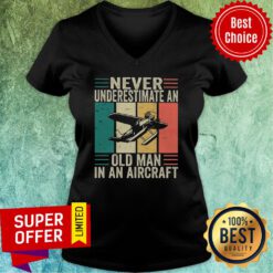 Planes Never Underestimate An Old Man In An Aircraft Vintage V-neck