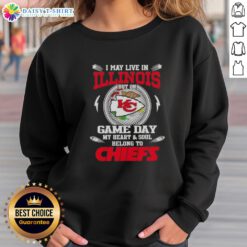 Kansas City Chiefs sweatshirt: A fan proudly displays team spirit, highlighting loyalty despite living in Illinois.
