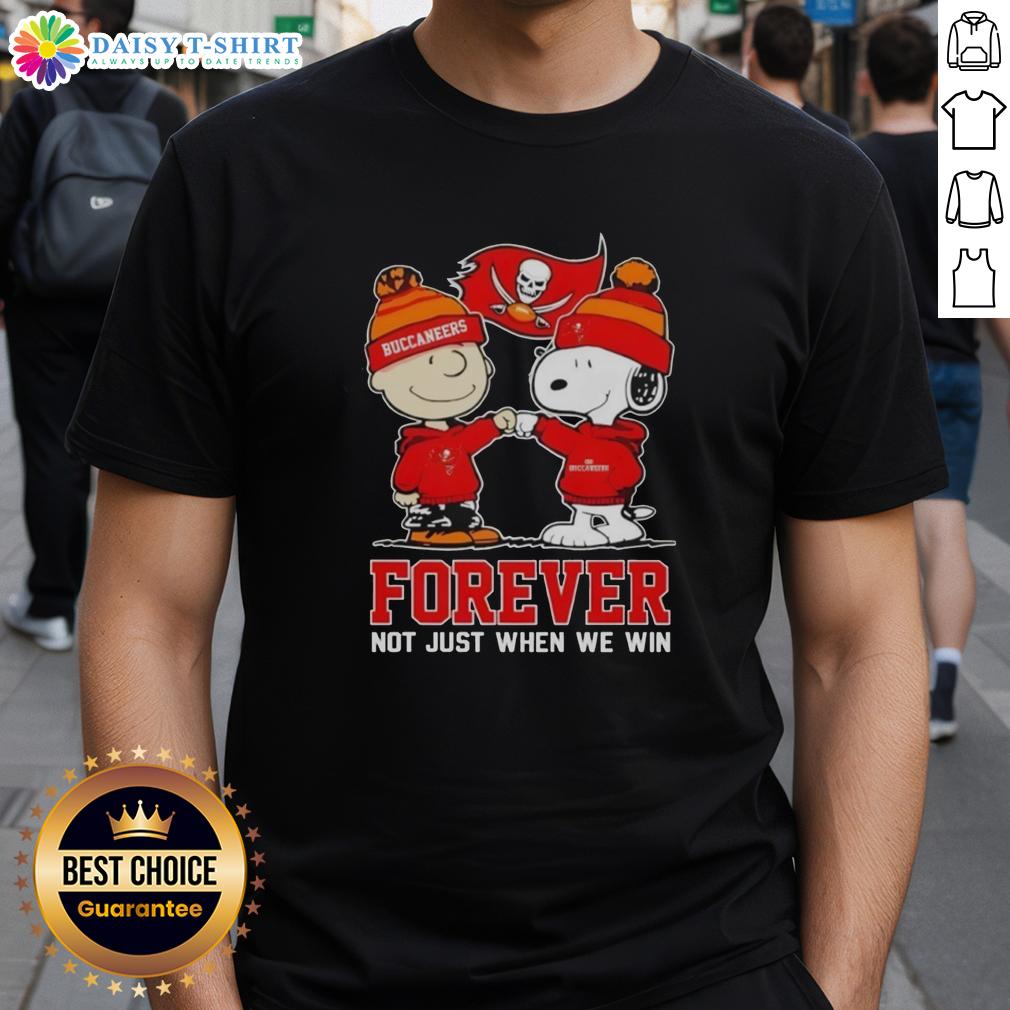 Alt Text: Good Tampa Bay Buccaneers X Charlie Brown Vs Snoopy T-Shirt design celebrating team spirit and fandom.