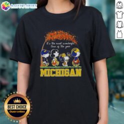 Happy Michigan Wolverines X Peanuts Snoopy and Friends autumn tee for women - perfect for fall celebrations.
