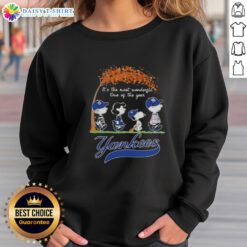Happy New York Yankees X Peanuts Snoopy sweatshirt celebrating autumn and the most wonderful time of the year.
