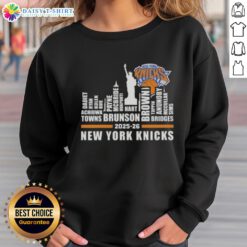 Top 2025-26 New York Knicks basketball sweatshirt featuring city skyline design and team names.