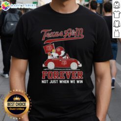 Top Peanuts Charlie Brown and Snoopy driving car on Texas A&M Aggies T-shirt, celebrating team spirit and loyalty.